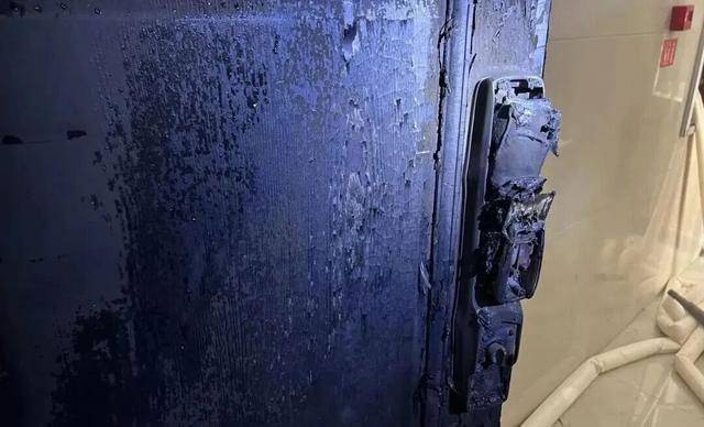 深夜，家中突發(fā)大火！“元兇”竟是窗簾？