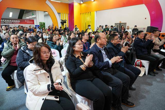 東勝借北京圖書(shū)訂貨會(huì)展城市文化魅力，三位本土作家分享創(chuàng)作故事